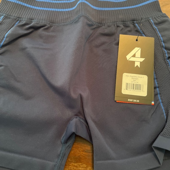 Four Laps - Picture 1 of 4